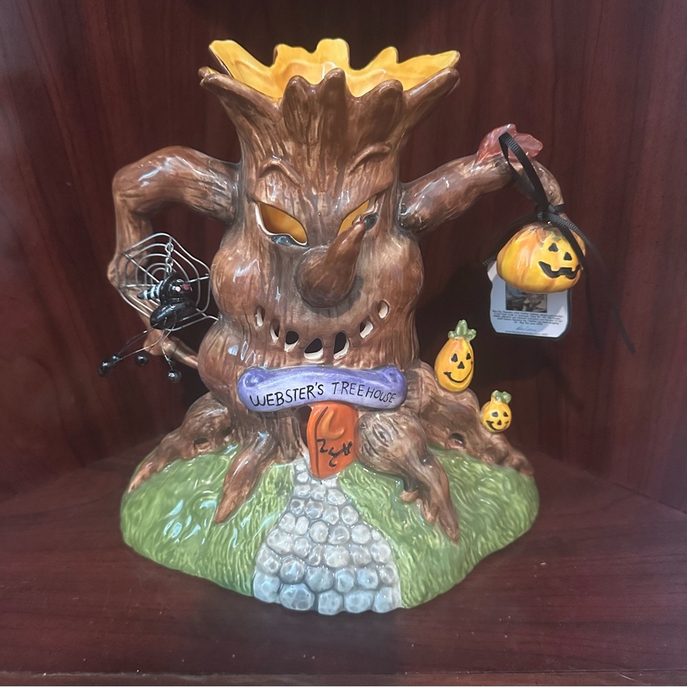 Blue Sky Halloween Webster’s Tree House 2021
